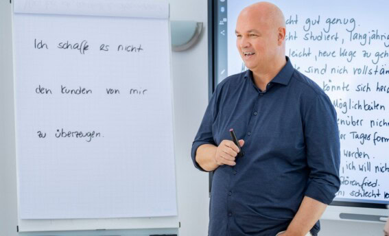 Führungskräftetraining mit Ingo Steinke bei COATRAIN® in Hamburg. Reflexion und Entwicklung von Führungskompetenz im Training.