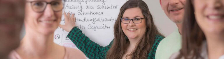 Nadine Sperling-Krüger bei der Vermittlung von Inhalten im Rahmen der Mediationsausbildung bei COATRAIN® in Hamburg