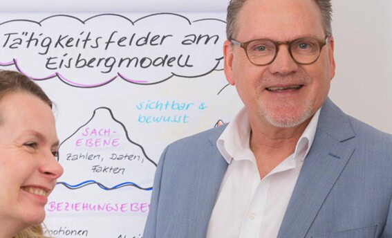 Jürgen Gastring im persönlichen Austausch im Rahmen eines Bewerbungstrainings bei COATRAIN® in Hamburg