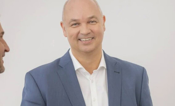 Konflikttraining mit Dipl.-Psych. Ingo Steinke bei COATRAIN® Dipl.-Psych. Ingo Steinke im Austausch mit Teilnehmenden während eines Konflikttrainings bei COATRAIN® in Hamburg