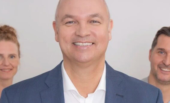 Dipl.-Psych. Ingo Steinke begleitet Teilnehmende im Upgrade vom Business Coach zum Professional Coach bei COATRAIN® in Hamburg.