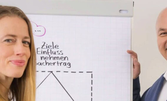 Teamcoaching mit Dipl.-Psych. Ingo Steinke bei COATRAIN® Dipl.-Psych. Ingo Steinke im Austausch mit Teilnehmenden im Rahmen eines Teamcoachings bei COATRAIN® in Hamburg