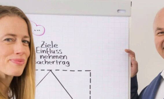 Dipl.-Psych. Ingo Steinke im Austausch mit Teilnehmenden im Rahmen eines Teamcoachings bei COATRAIN® in Hamburg