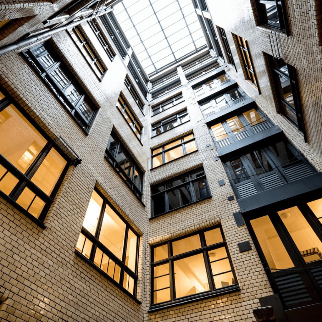 Innenhof des COATRAIN® Standorts Hamburg City im Lilienhof.