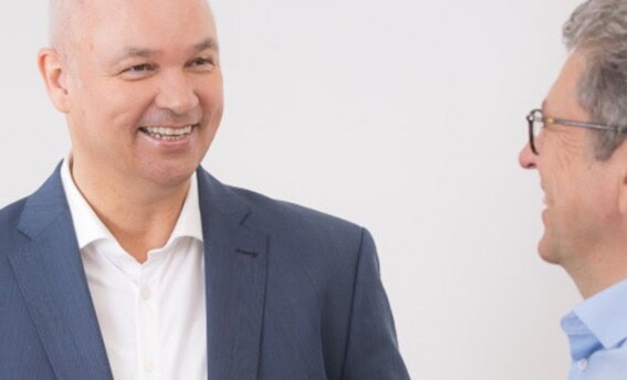 Executive Coaching bei COATRAIN® in Hamburg: Ingo Steinke im Austausch mit Führungskräften bei COATRAIN® Hamburg